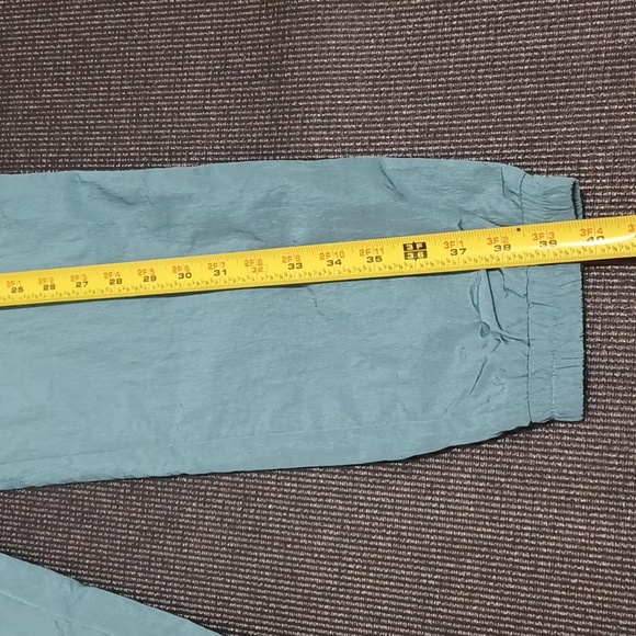 NEW IN jogger pants w/ drawstring & pockets. Parachute feel. Medium. NWT - Picture 10 of 16